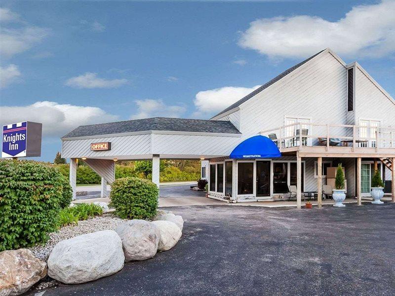 Knights Inn Mackinaw City Exteriör bild