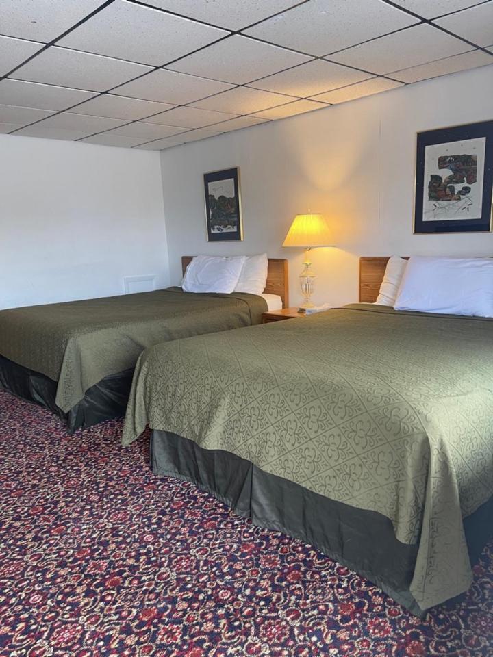 Knights Inn Mackinaw City Exteriör bild