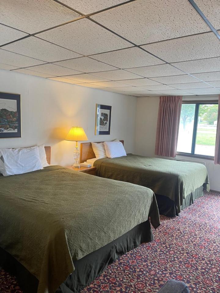 Knights Inn Mackinaw City Exteriör bild