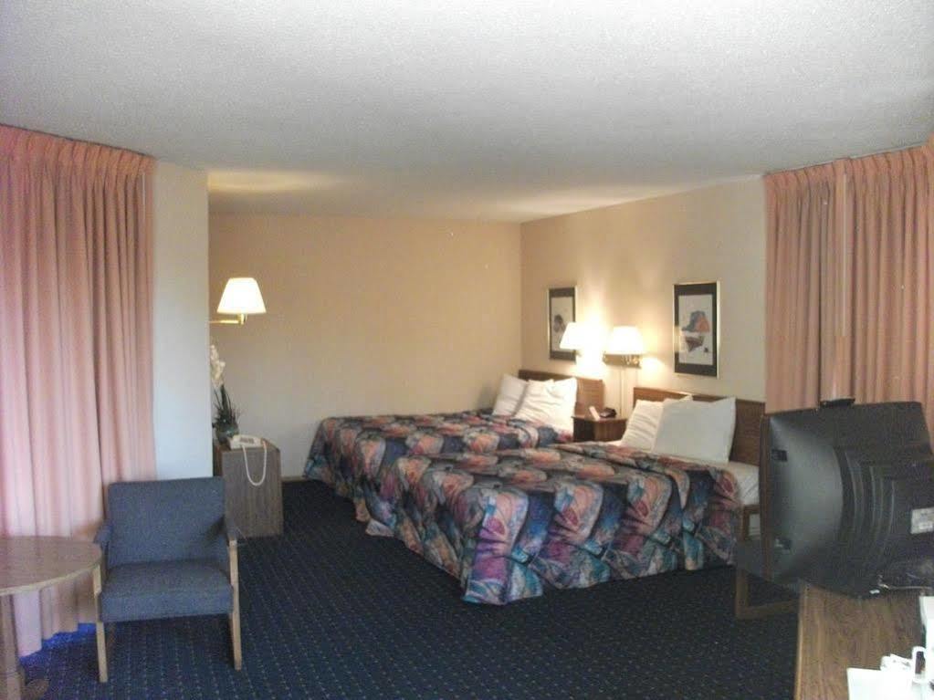 Knights Inn Mackinaw City Exteriör bild