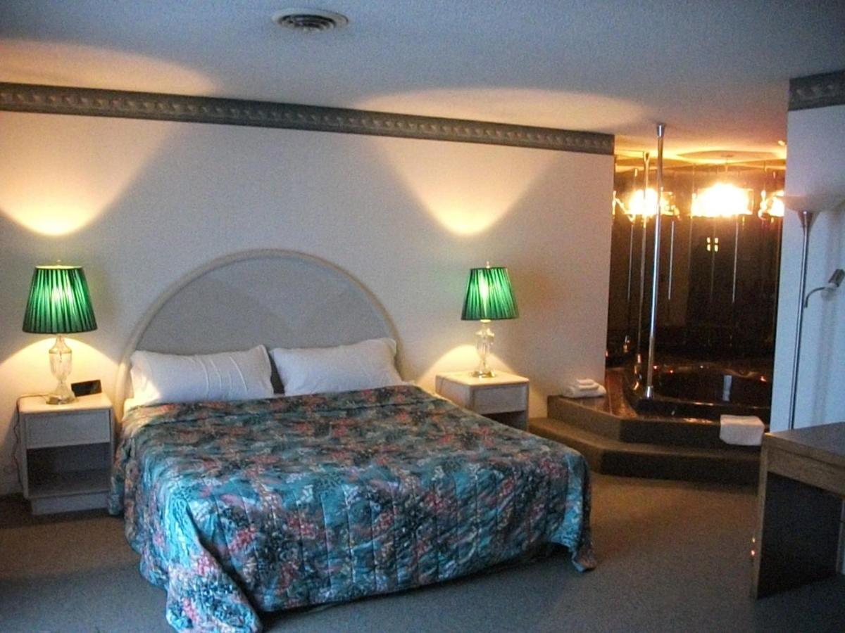 Knights Inn Mackinaw City Rum bild